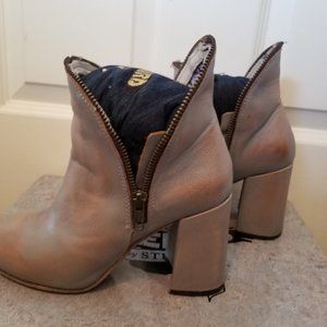 Free Bird Jalessa boots new